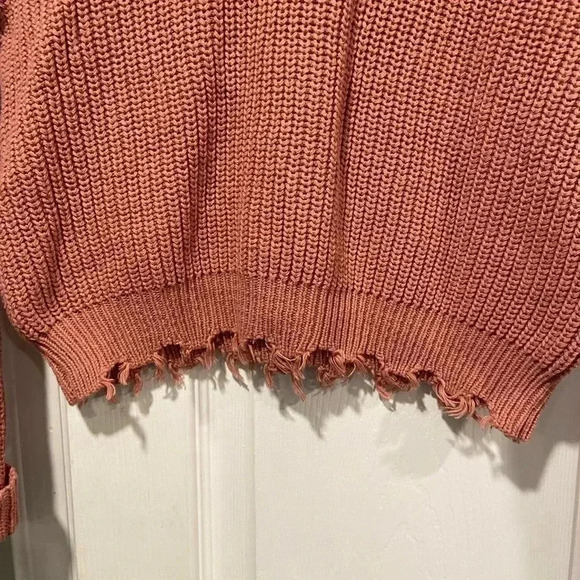 Jessica Simpson Blush Pink Distressed Cropped Knit V Neck Ribbed Sweater Size XS - Picture 2 of 11